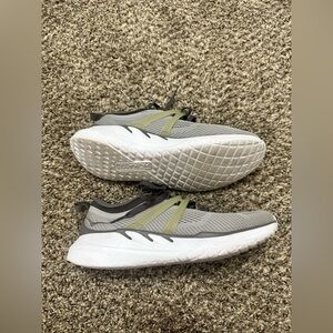 Women’s Hoka One one shoes